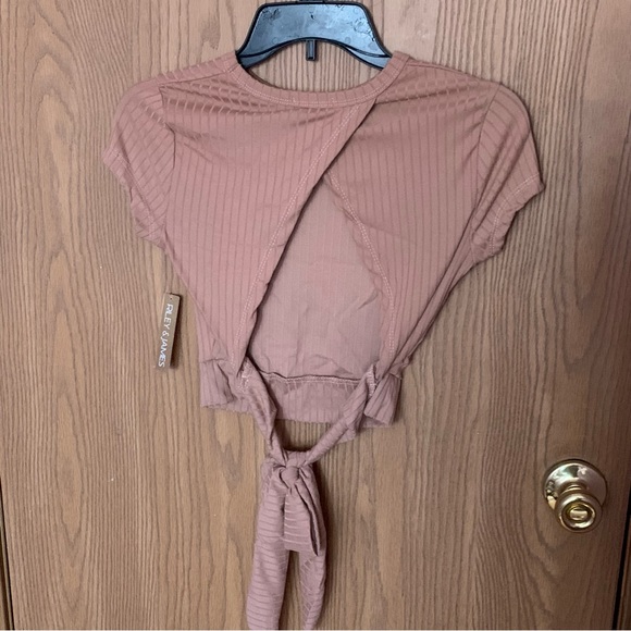 Backless Ribbed Crop Top - Picture 4 of 4